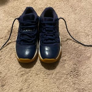 navy gum 11s